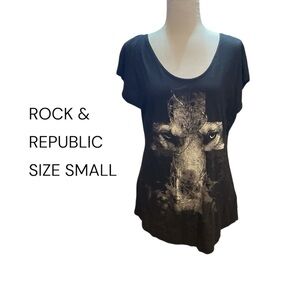ROCK & REPUBLIC SHORT SLEEVE SLASH T-SHIRT SIZE SMALL GENTLY WORN